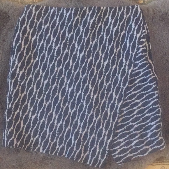 ⭐️ Firm Price ⭐️ NWOT Envelope Ikat Loft white/blue patterned skirt - Picture 3 of 9